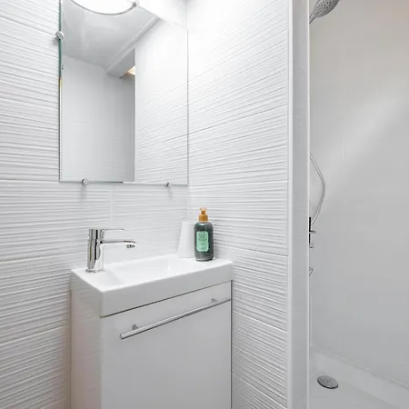 Renting - Guillaumont - Cozy Picasso Museum Local Market Апартаменты Антиб